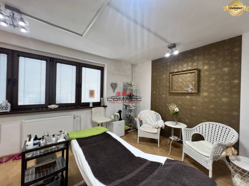 Bazoš Hodžova 1.jpg