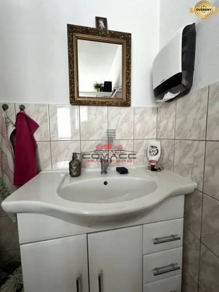 Bazoš Hodžova 4.jpg