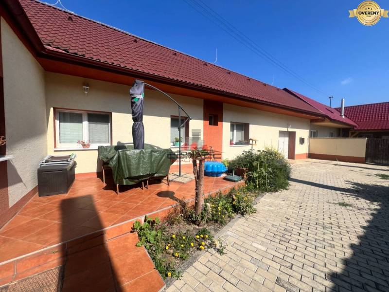 Bazoš RD Podolie 10.jpg