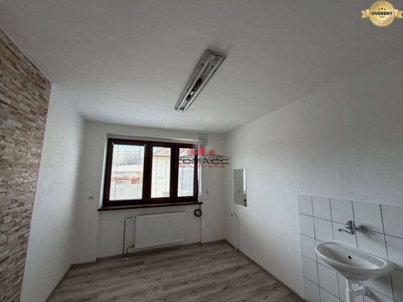 Bazoš Hodžova 14m2 2.jpg